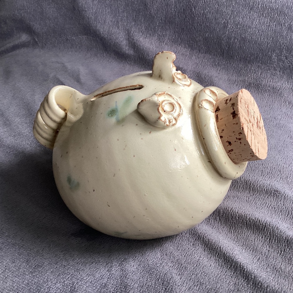 STUDIO POTTERY PIGGY BANK/KITCHEN DECORATION CONTAINER